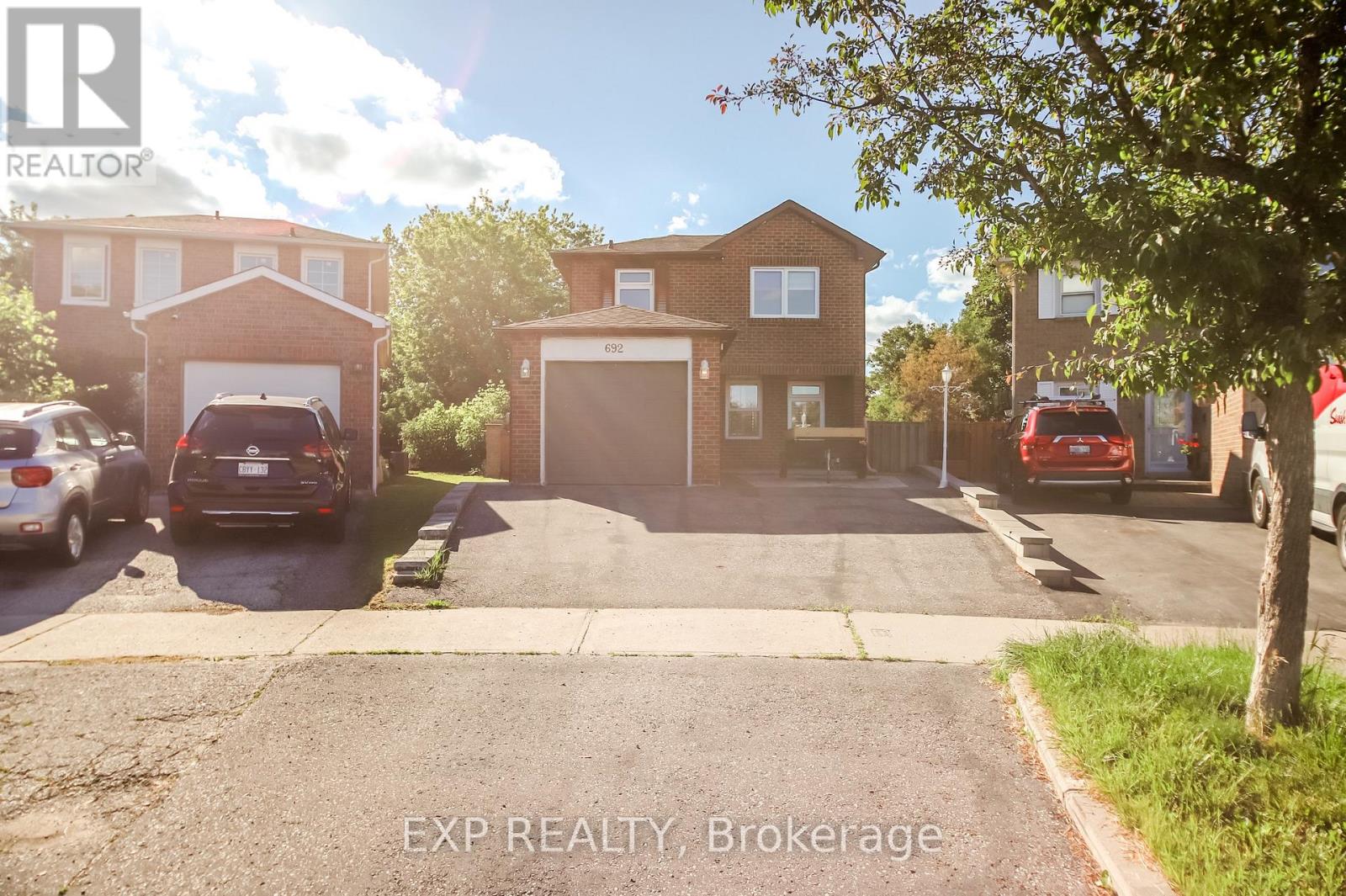692 Sultana Square Property Photo 3
