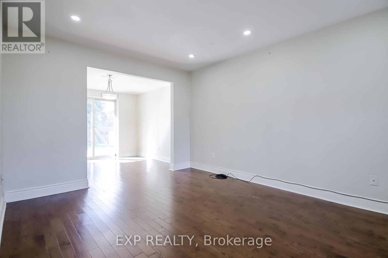 692 Sultana Square Property Photo 6