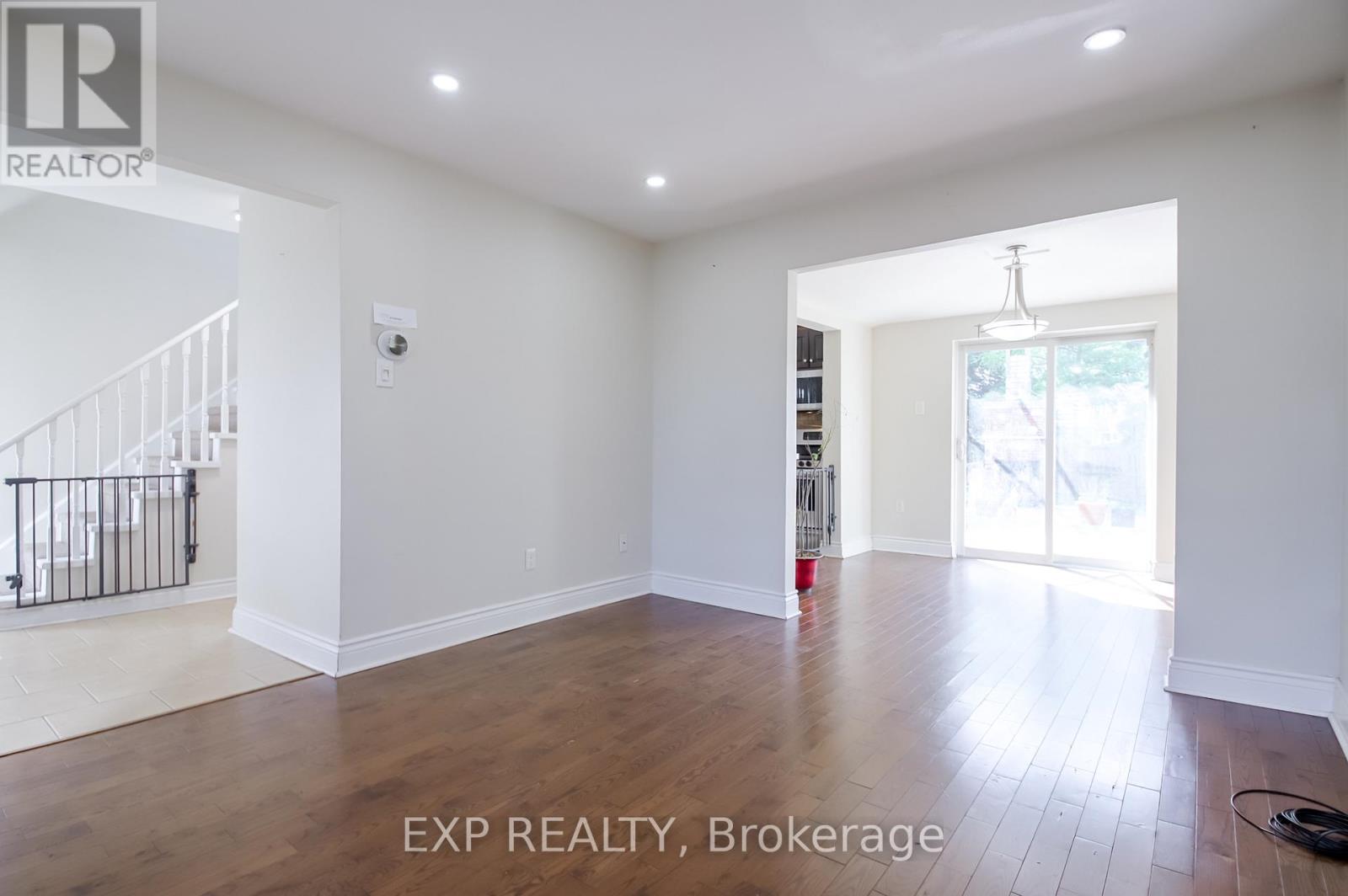 692 Sultana Square Property Photo 7