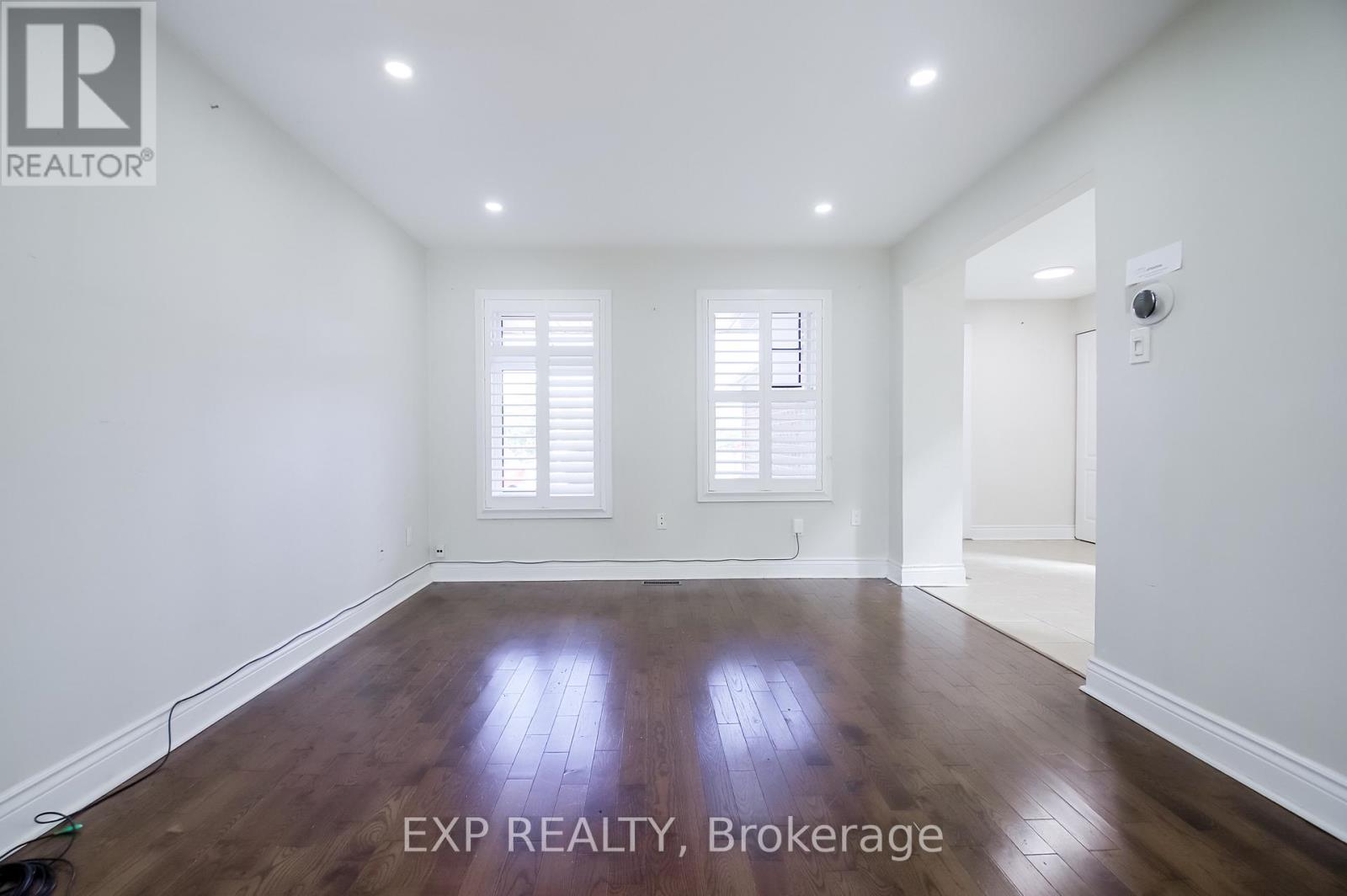 692 Sultana Square Property Photo 8