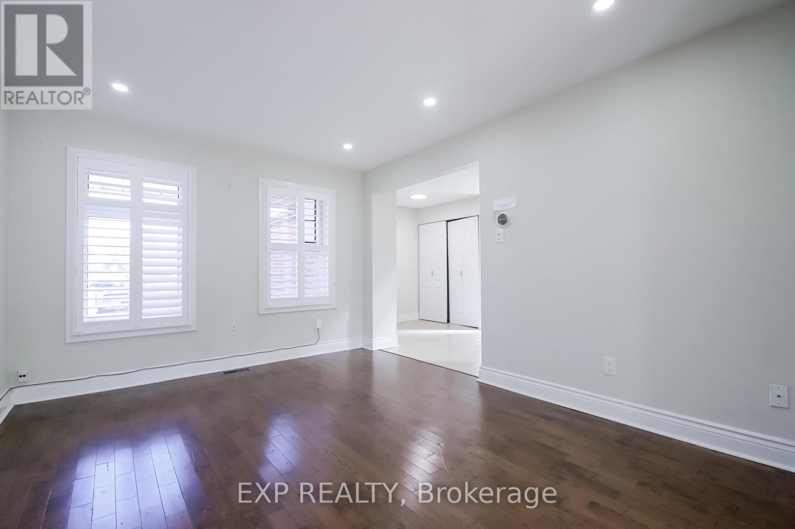 692 Sultana Square Property Photo 9