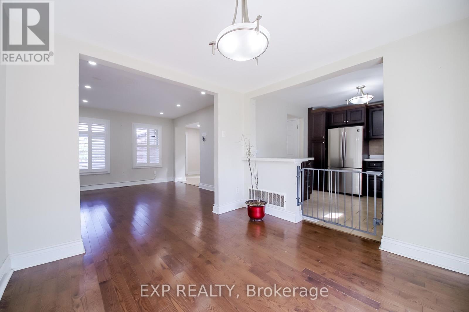 692 Sultana Square Property Photo 11