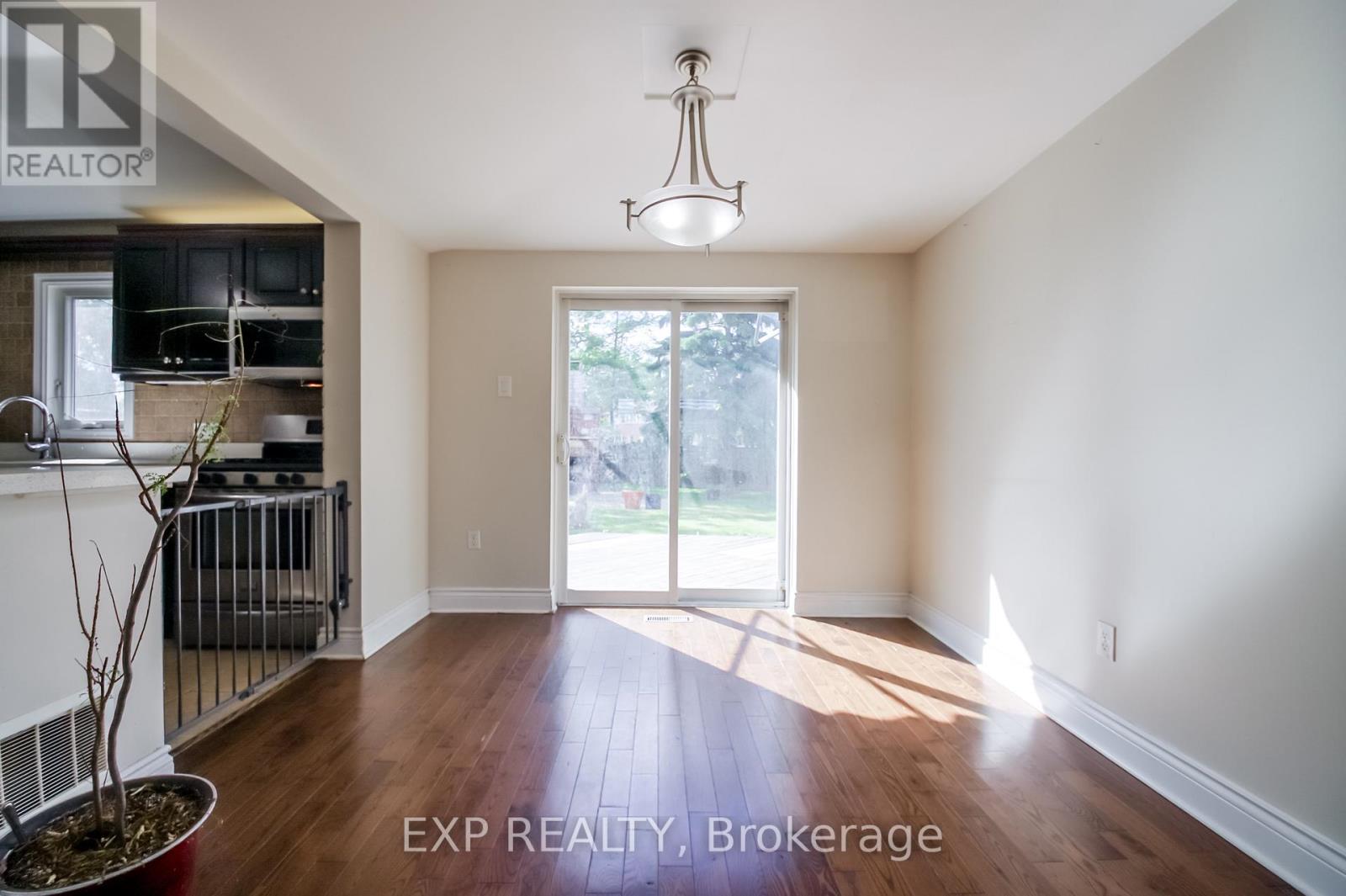 692 Sultana Square Property Photo 12