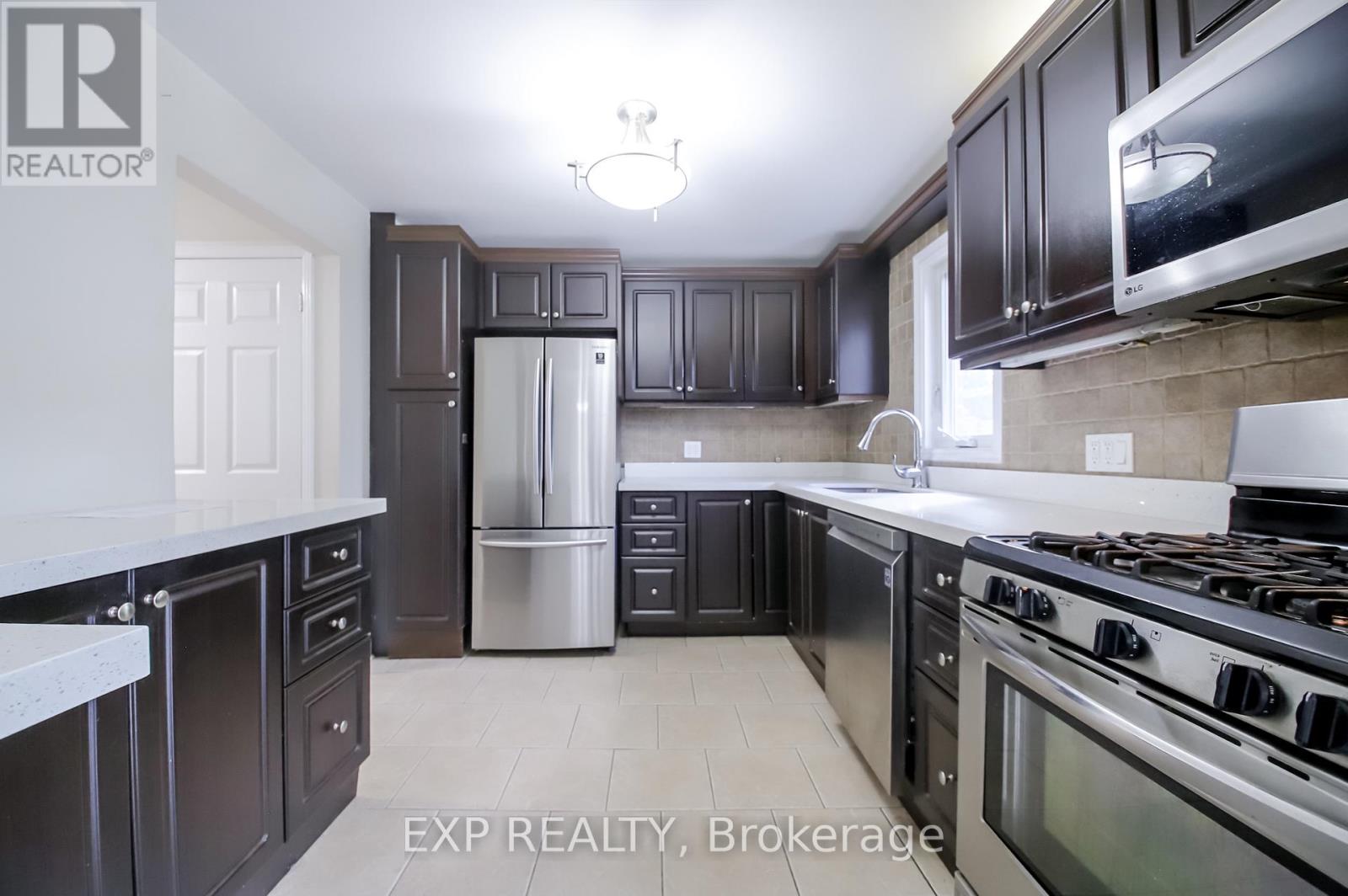692 Sultana Square Property Photo 13