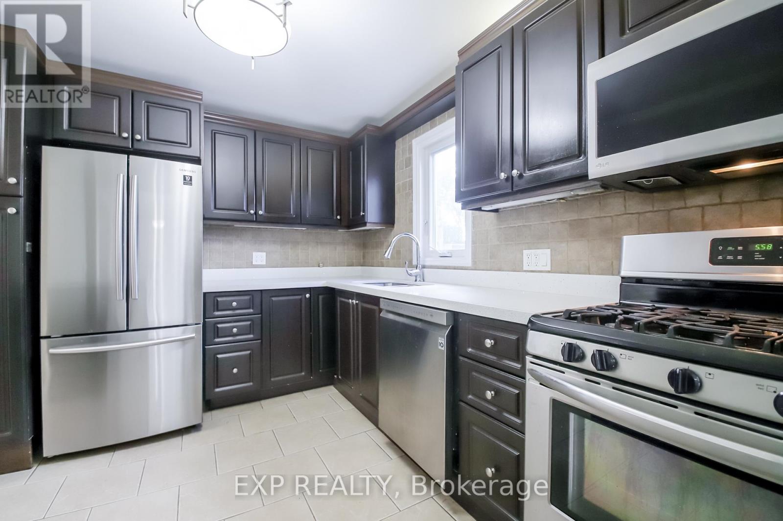 692 Sultana Square Property Photo 14