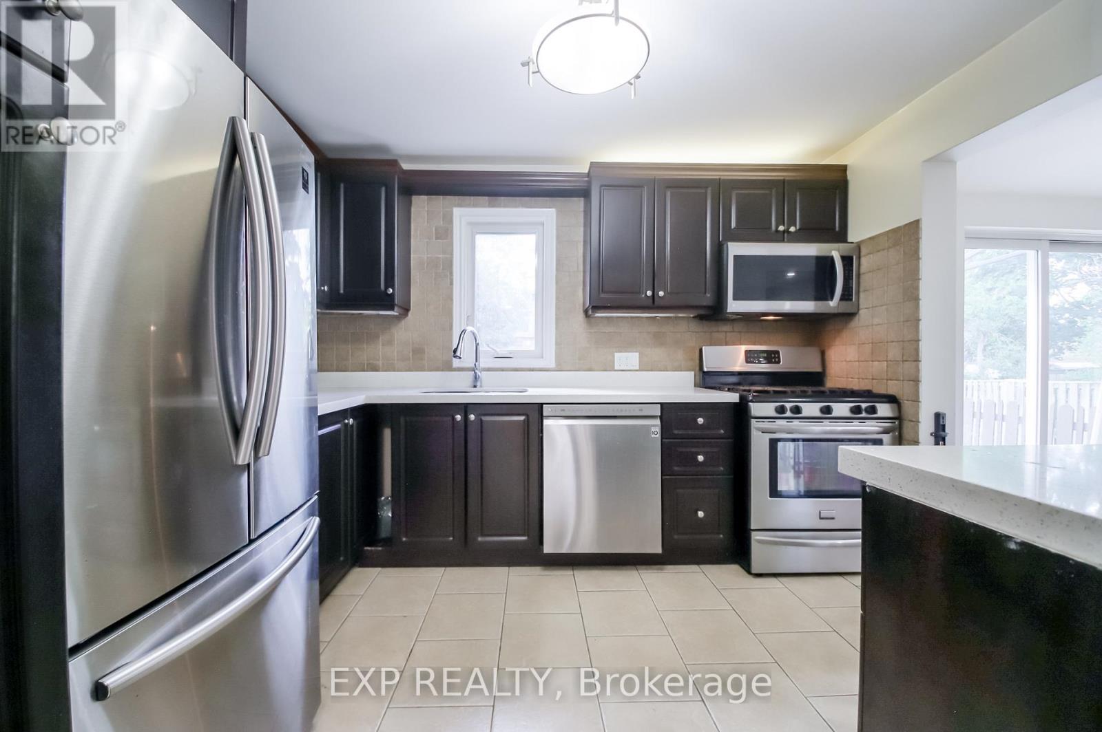 692 Sultana Square Property Photo 16