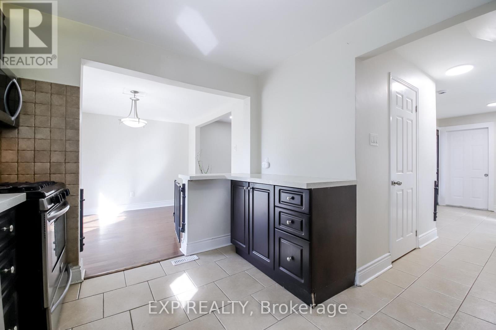 692 Sultana Square Property Photo 17