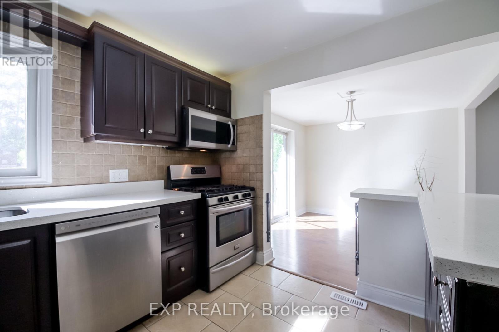 692 Sultana Square Property Photo 18