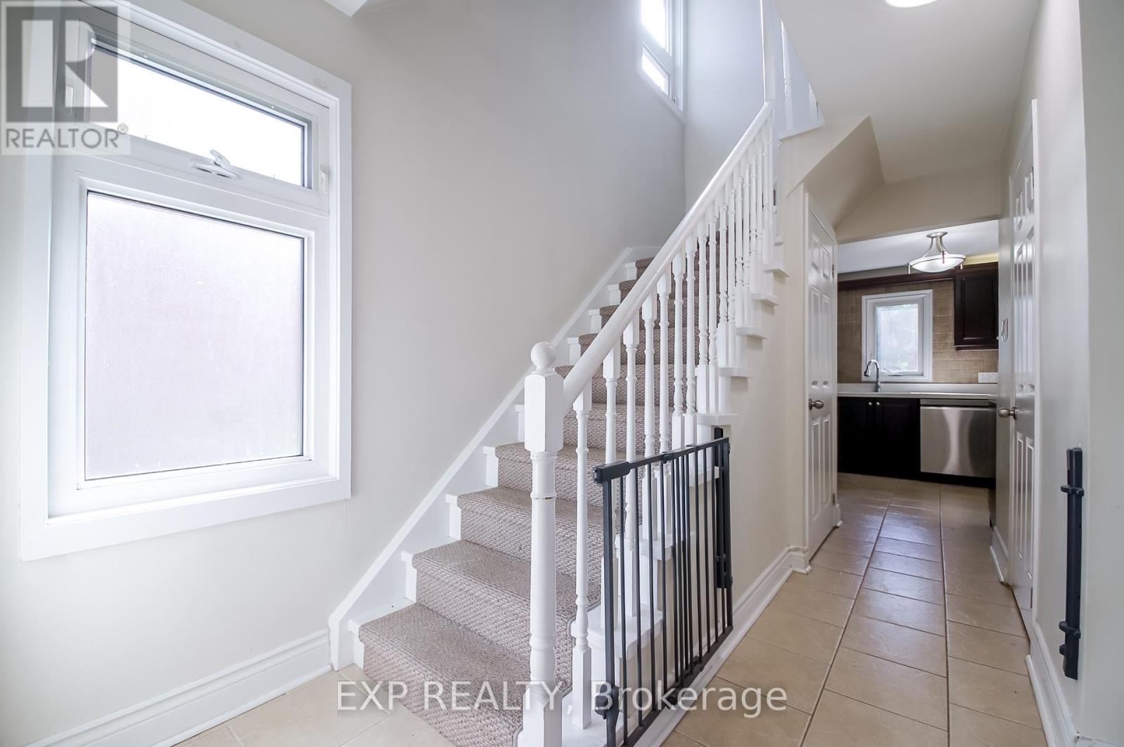 692 Sultana Square Property Photo 20