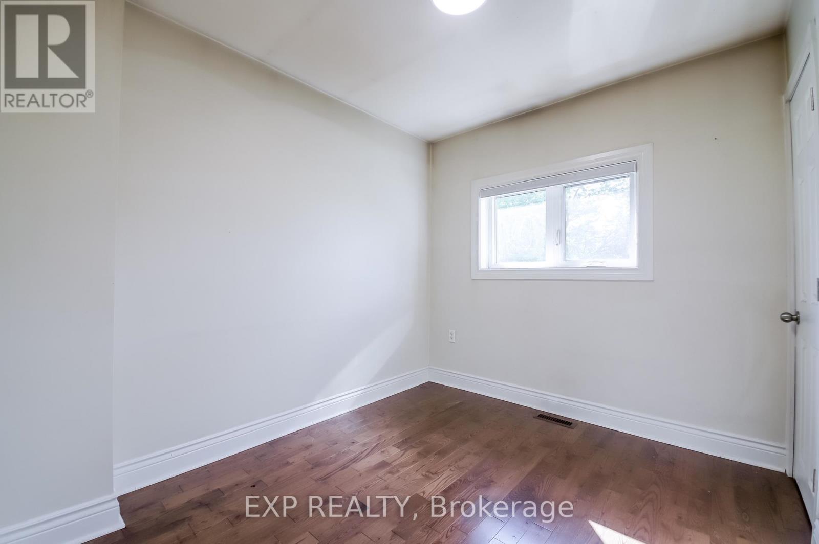 692 Sultana Square Property Photo 21