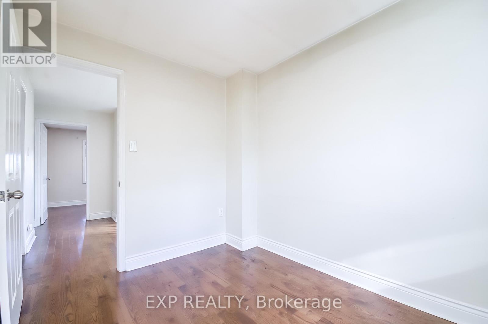 692 Sultana Square Property Photo 22