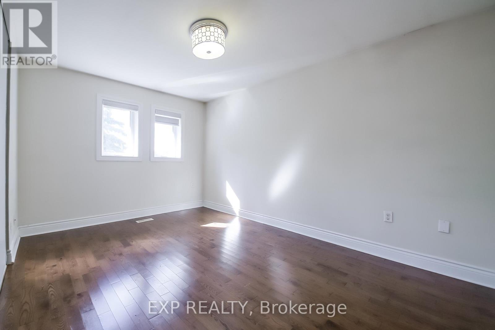 692 Sultana Square Property Photo 23
