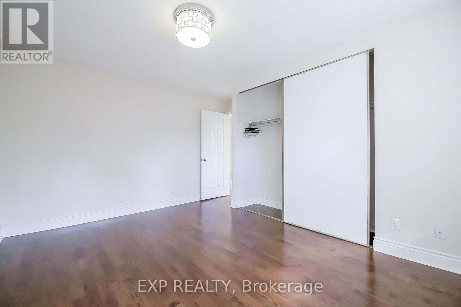 692 Sultana Square Property Photo 24