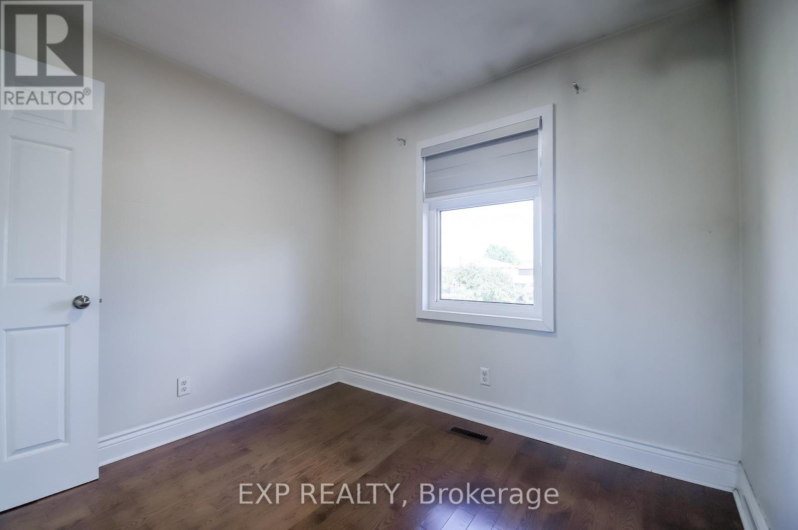 692 Sultana Square Property Photo 28