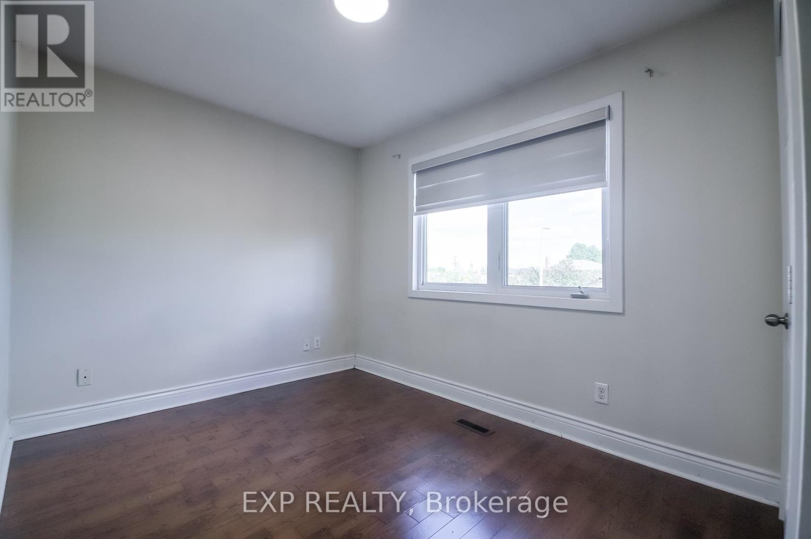 692 Sultana Square Property Photo 29