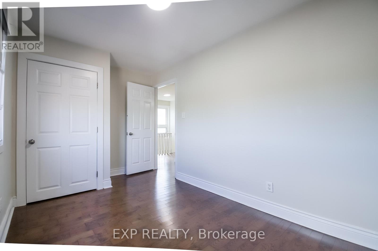 692 Sultana Square Property Photo 30