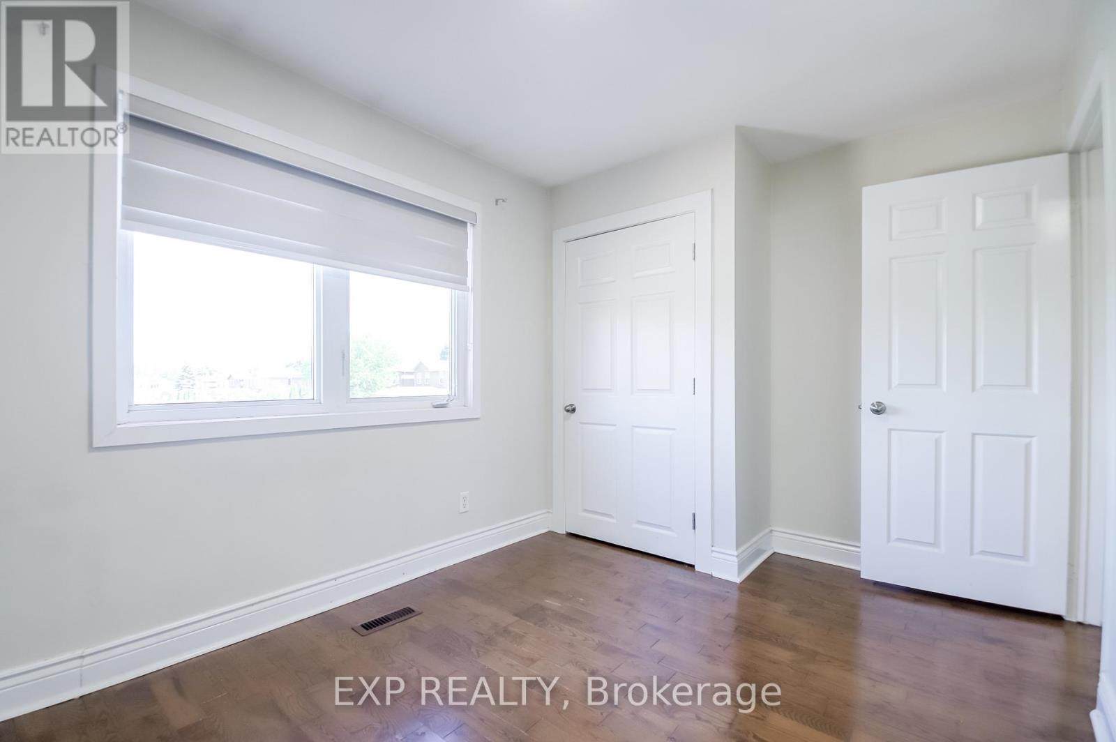 692 Sultana Square Property Photo 31
