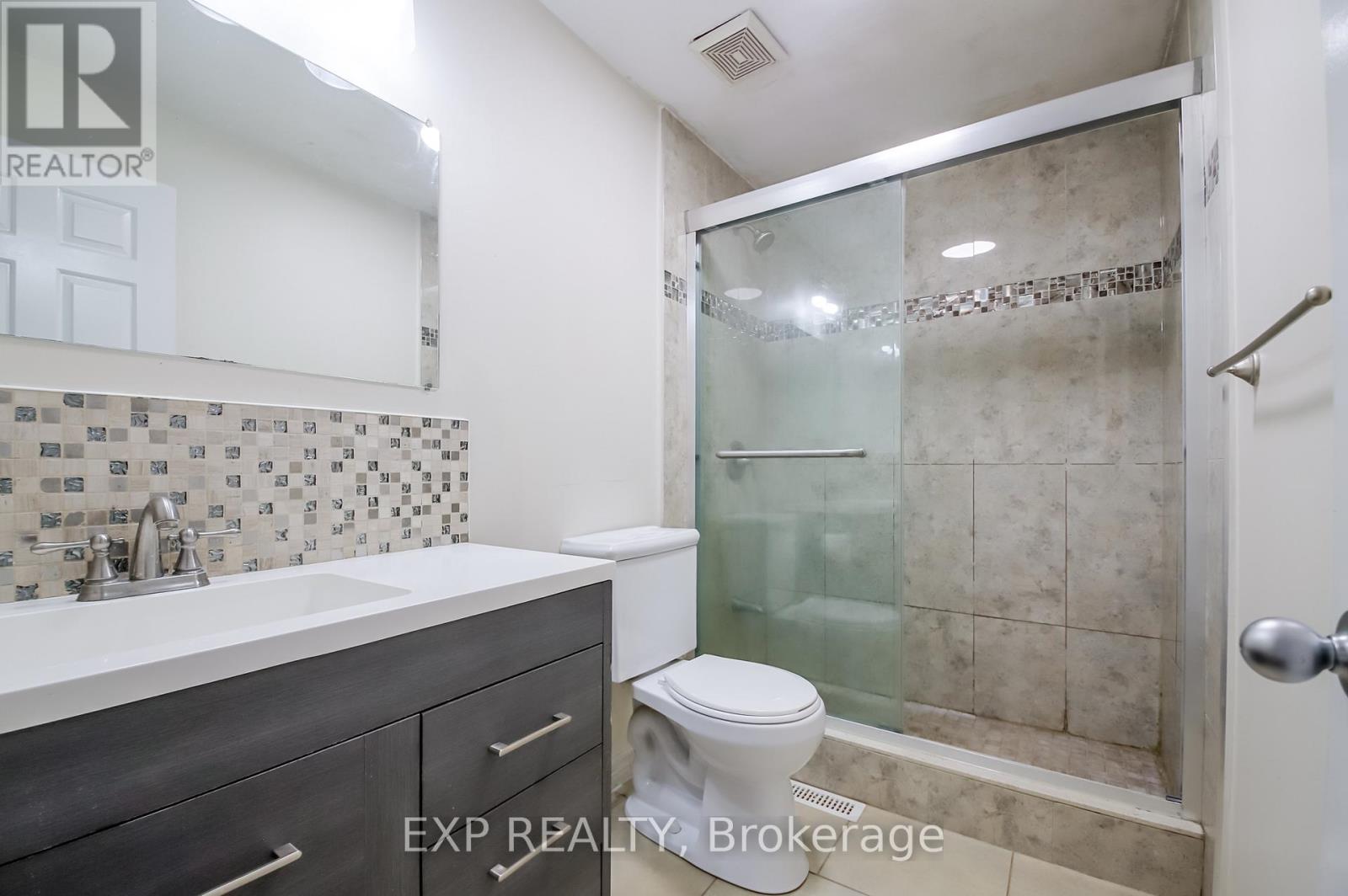 692 Sultana Square Property Photo 32
