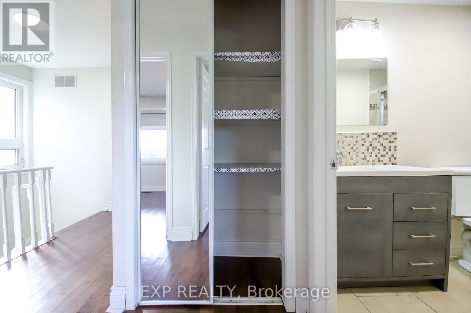 692 Sultana Square Property Photo 33