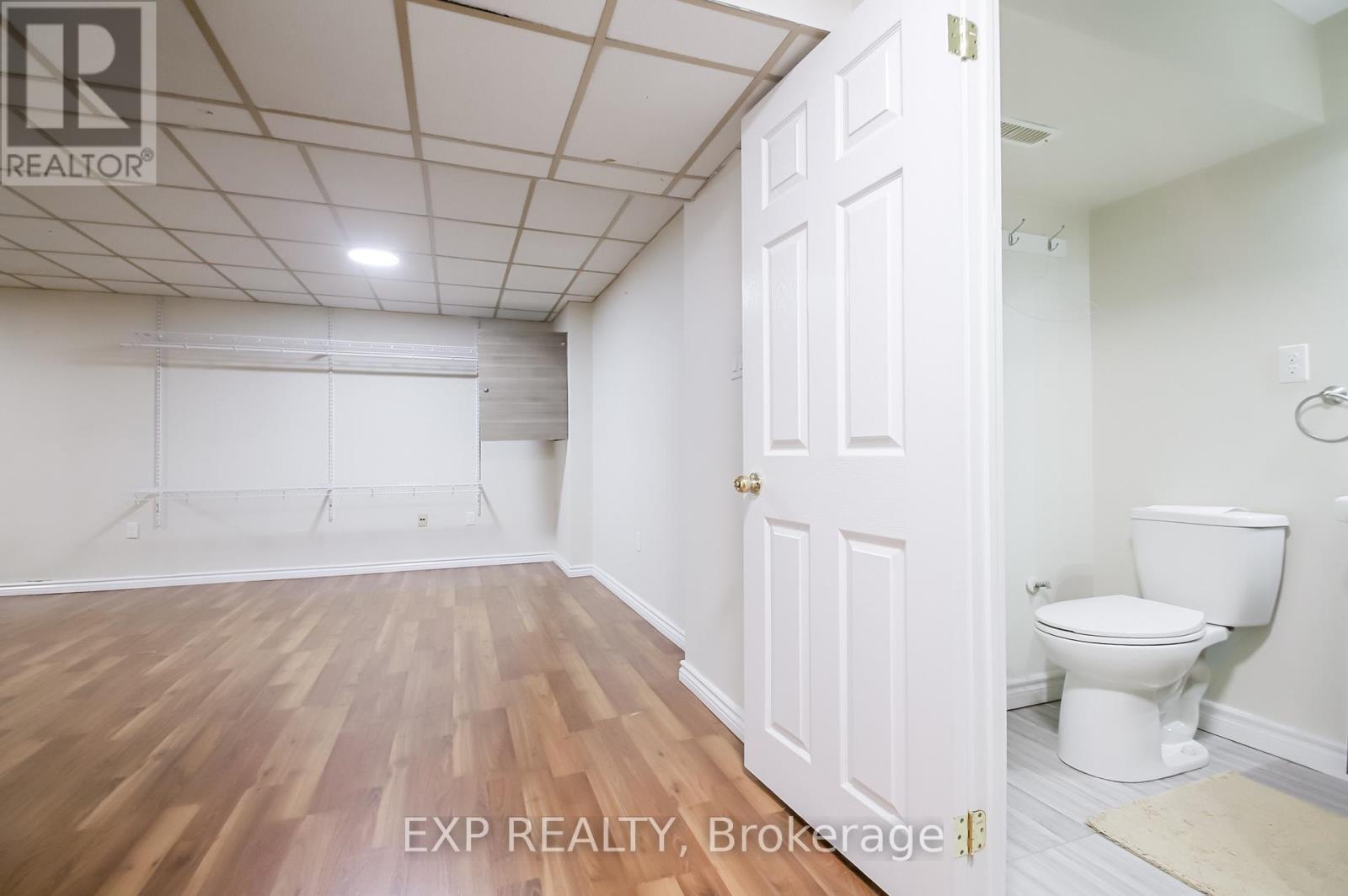 692 Sultana Square Property Photo 36