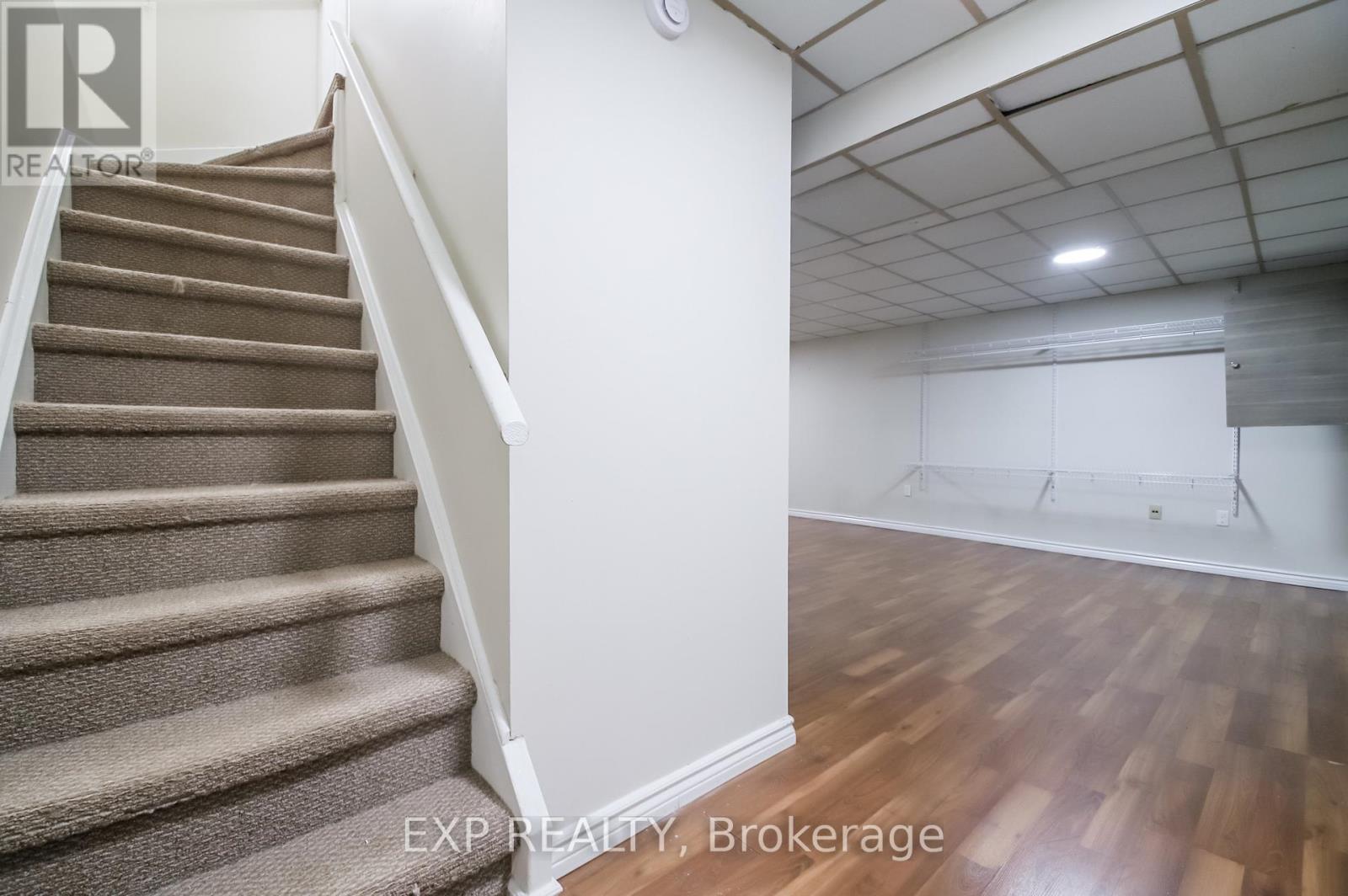 692 Sultana Square Property Photo 37