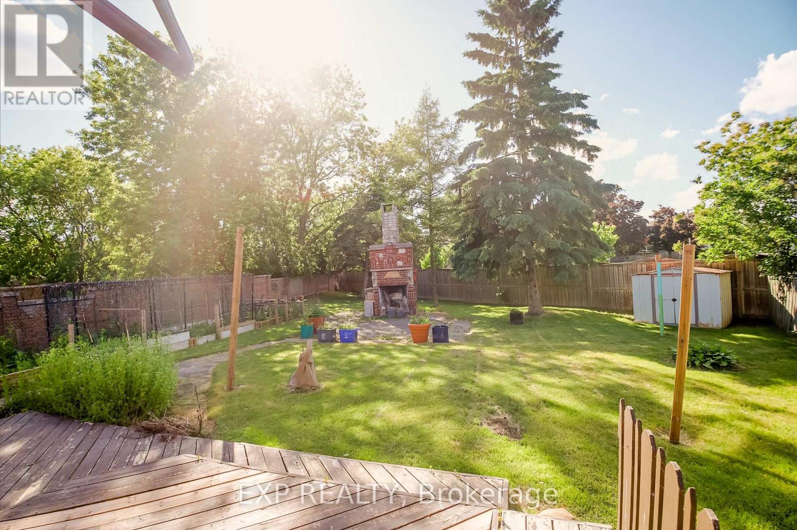 692 Sultana Square Property Photo 39