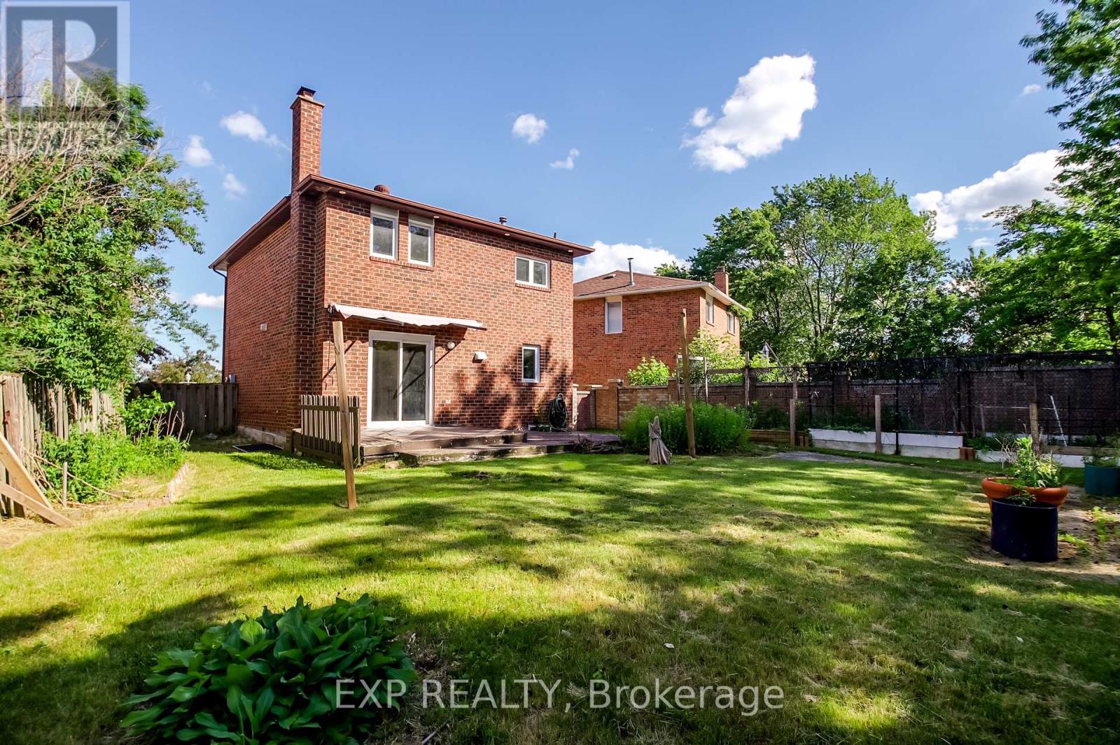 692 Sultana Square Property Photo 40