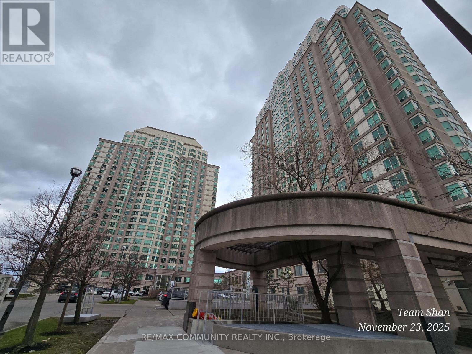 PH302 - 1 LEE CENTERE DRIVE Property Photo 1