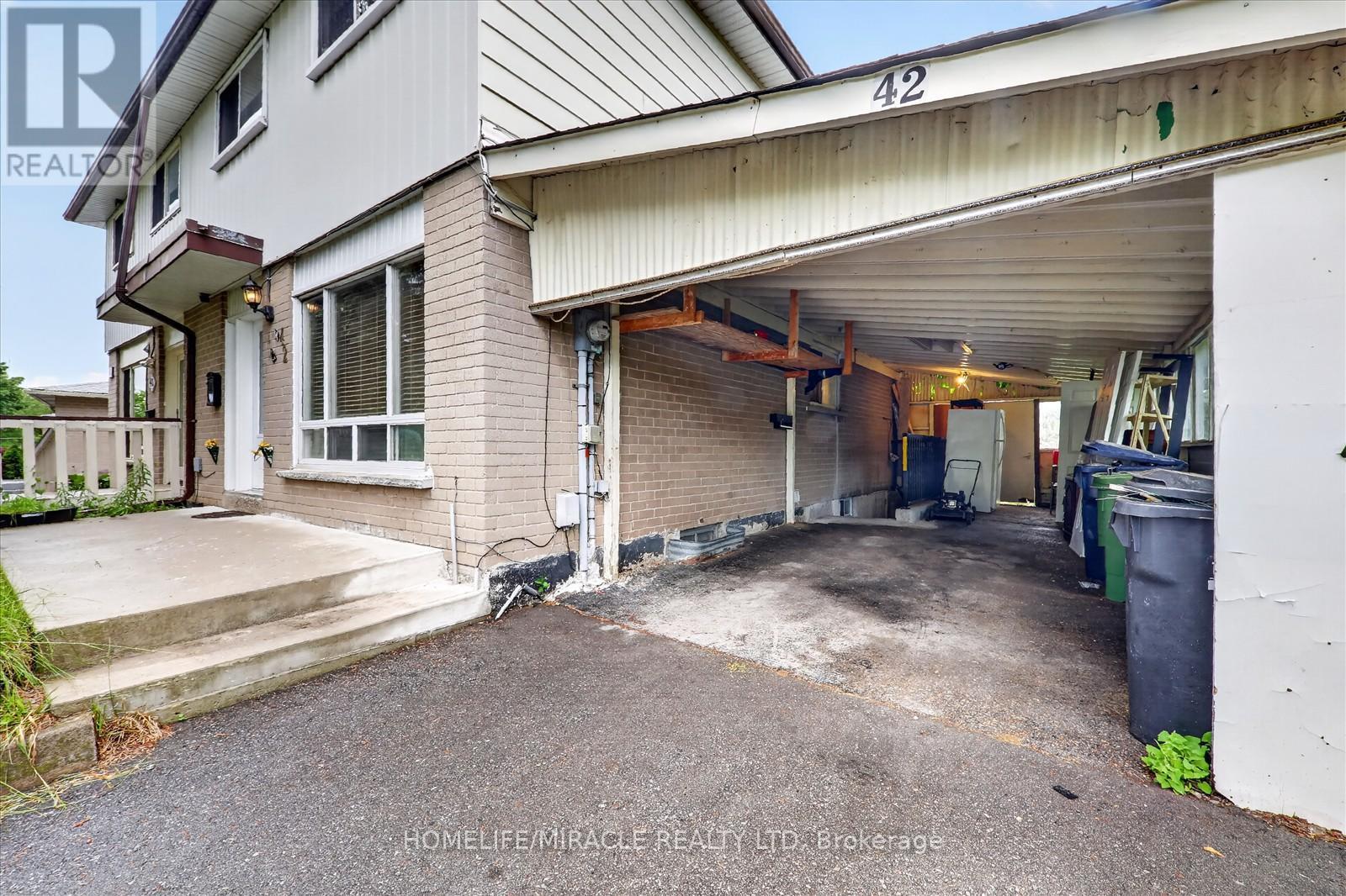 42 Nahanni Terrace Property Photo 3