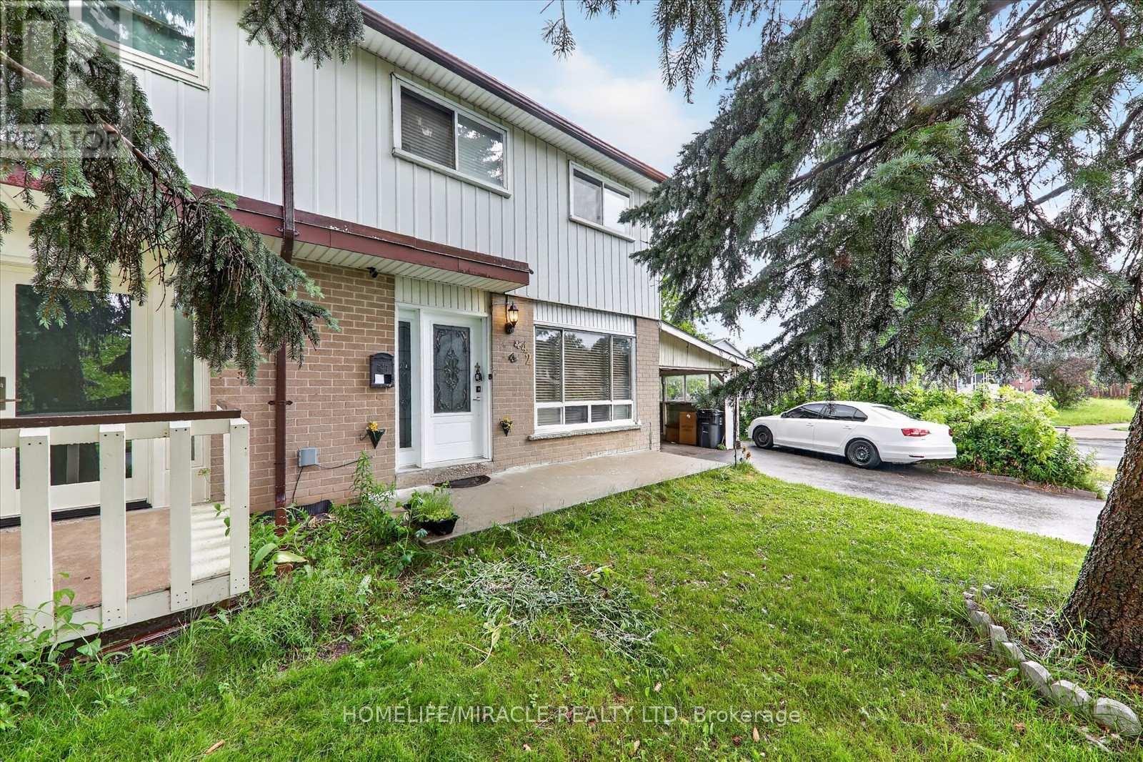 42 Nahanni Terrace Property Photo 5