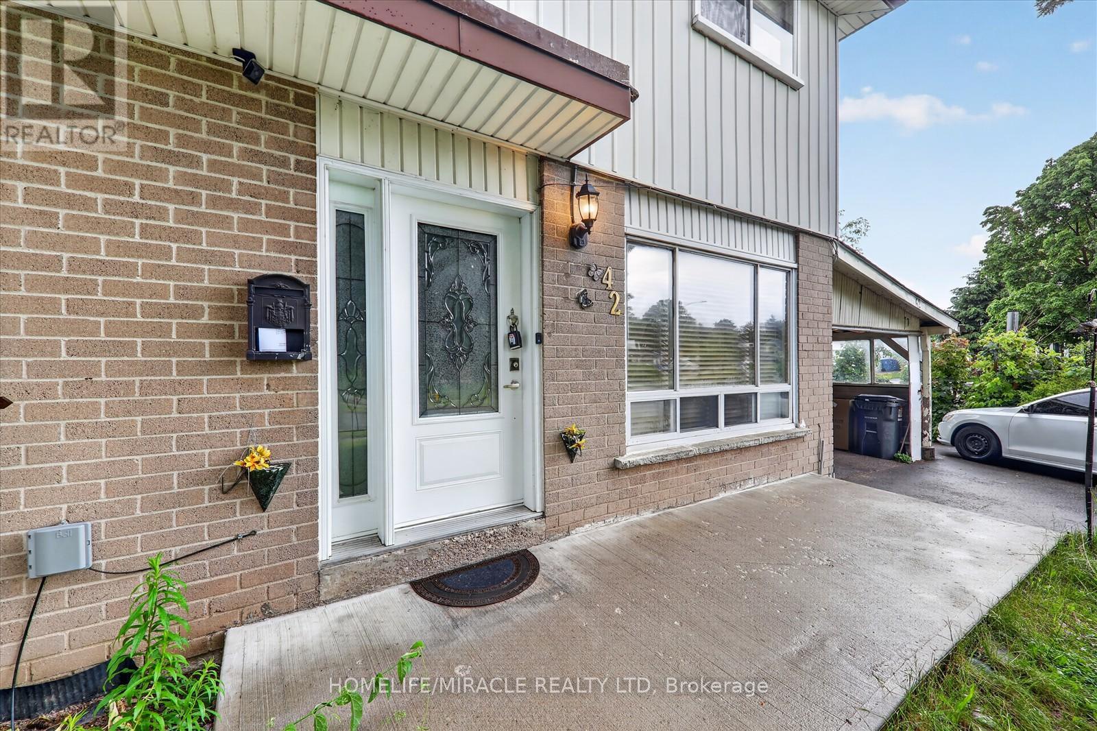 42 Nahanni Terrace Property Photo 6