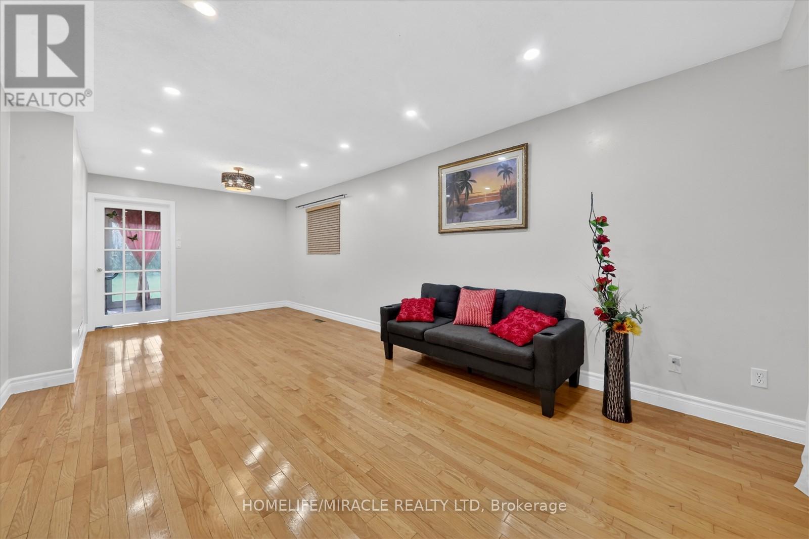 42 Nahanni Terrace Property Photo 8