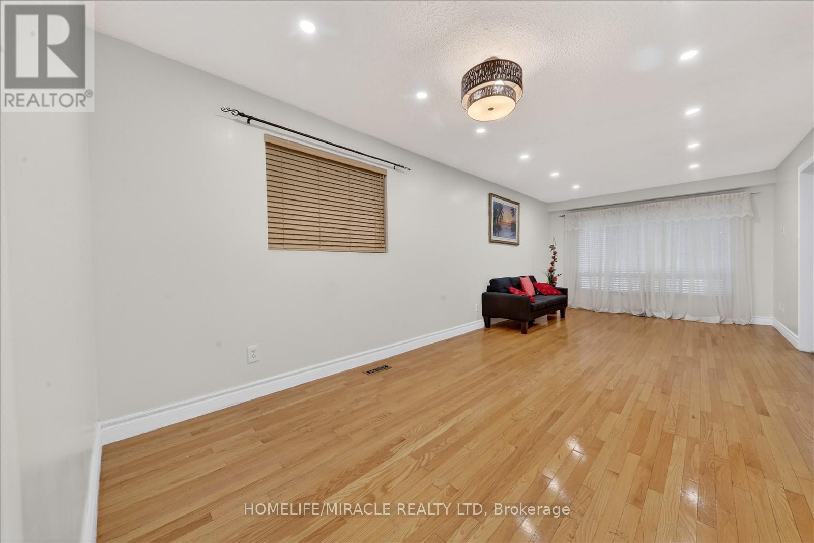 42 Nahanni Terrace Property Photo 12