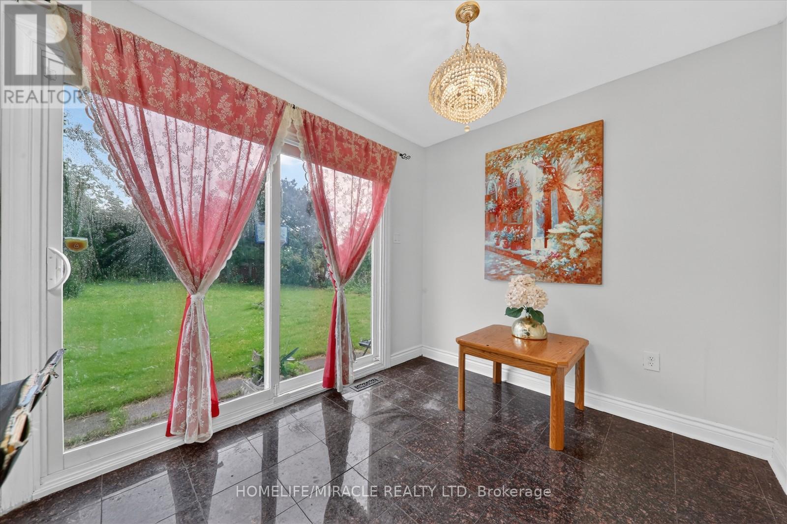 42 Nahanni Terrace Property Photo 13