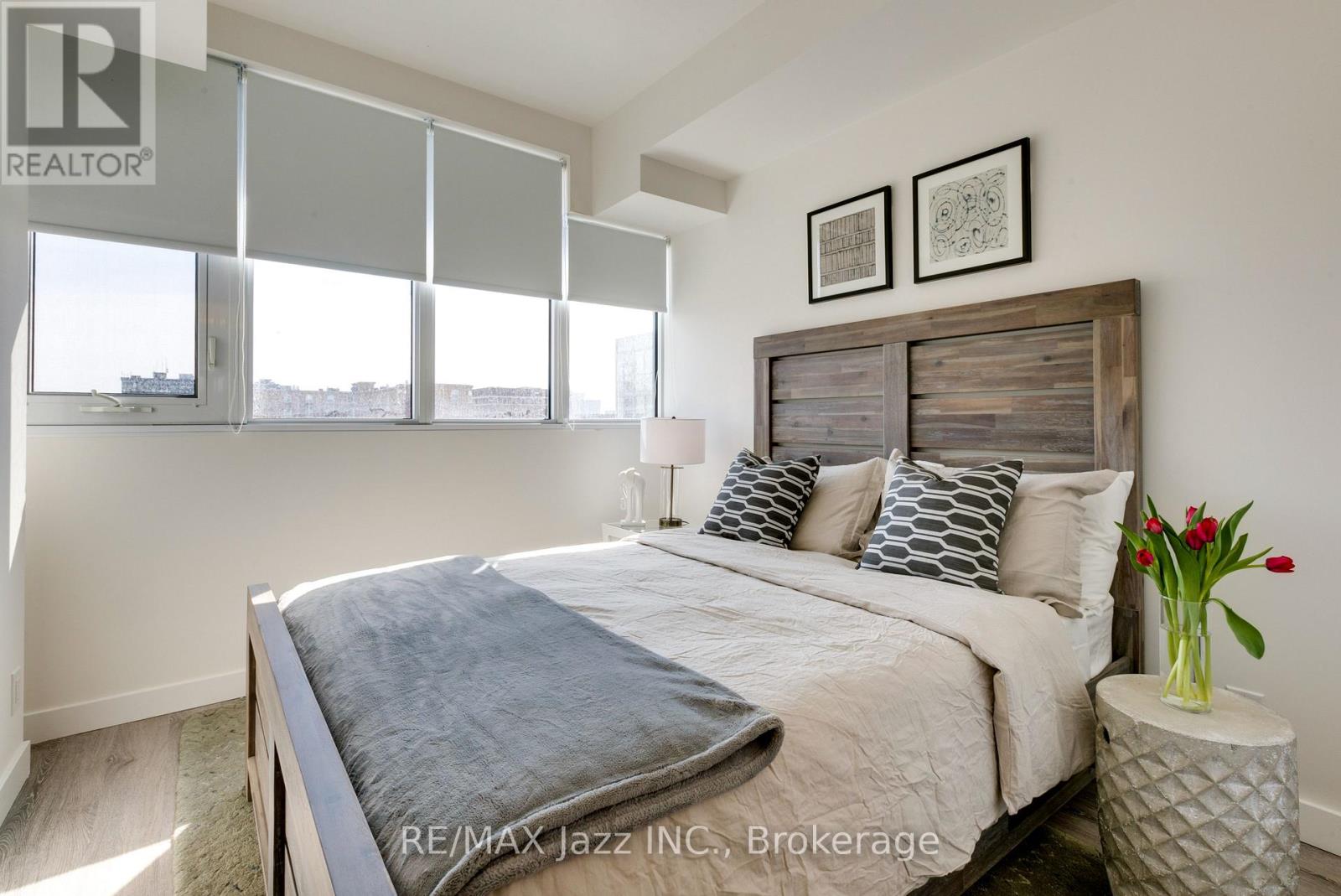 1004 - 100 Bond Street E Property Photo 8