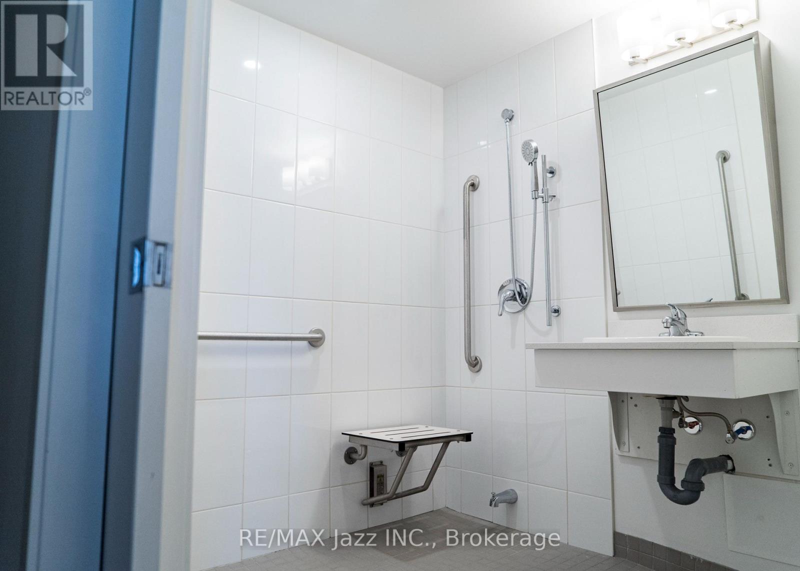 1004 - 100 Bond Street E Property Photo 9