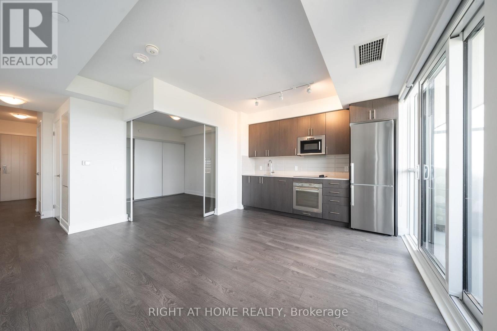1802 - 2550 Simcoe Street N Property Photo 1