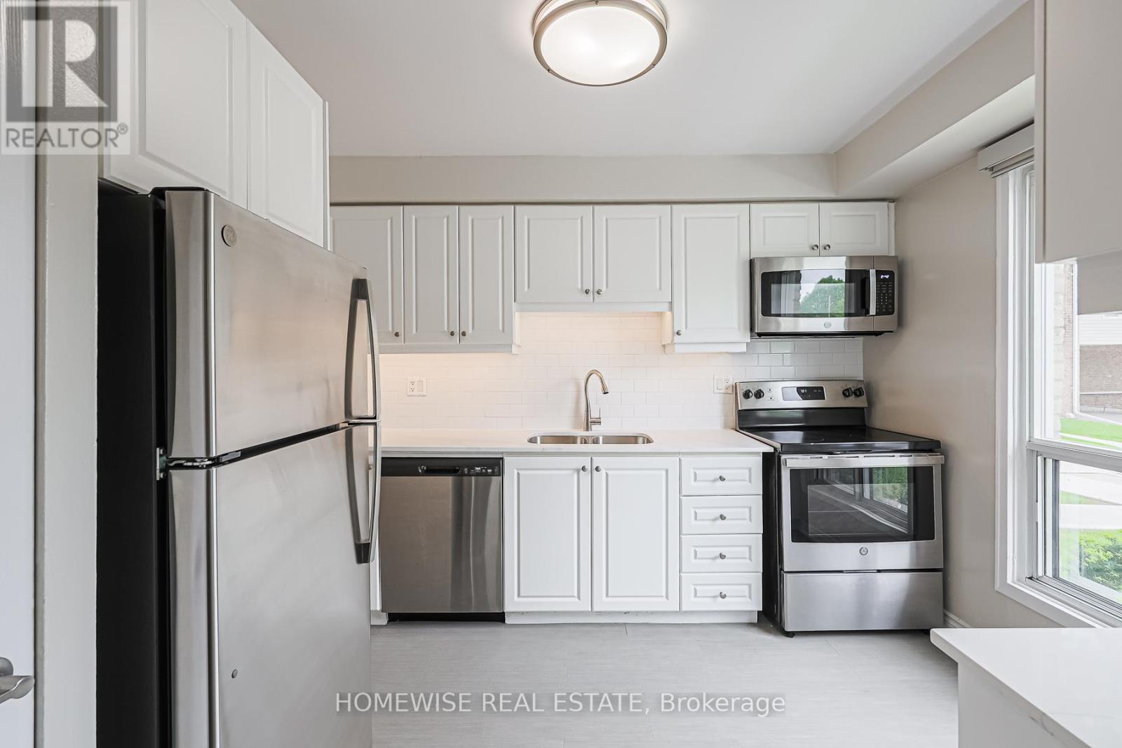 25 - 560 Waverly Street N Property Photo 1