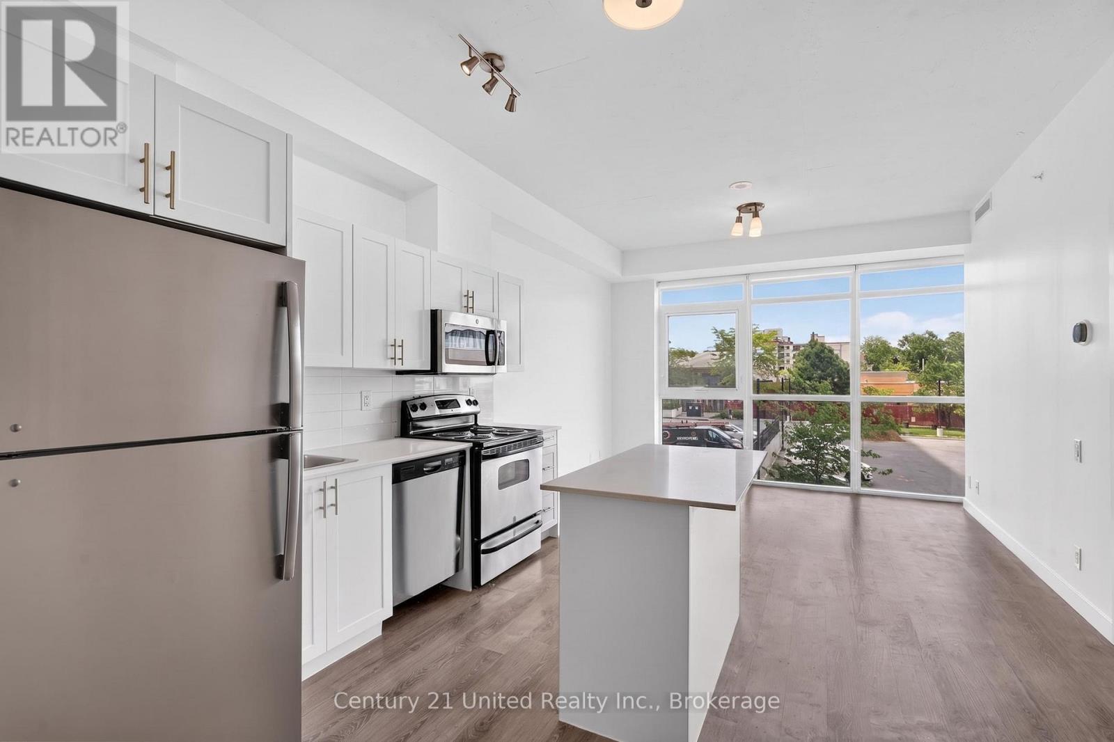 422 - 100 BOND STREET E Property Photo 1
