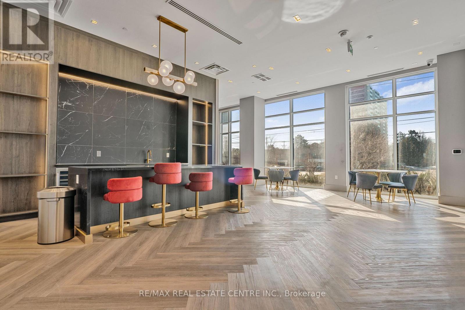 309 - 3220 Sheppard Avenue E Property Photo 8