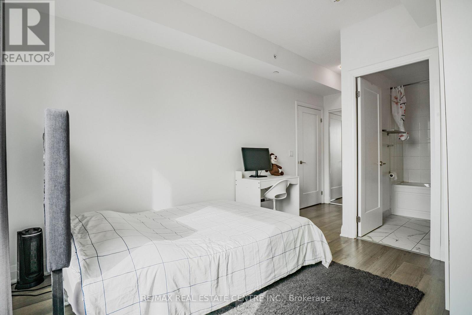 309 - 3220 Sheppard Avenue E Property Photo 25