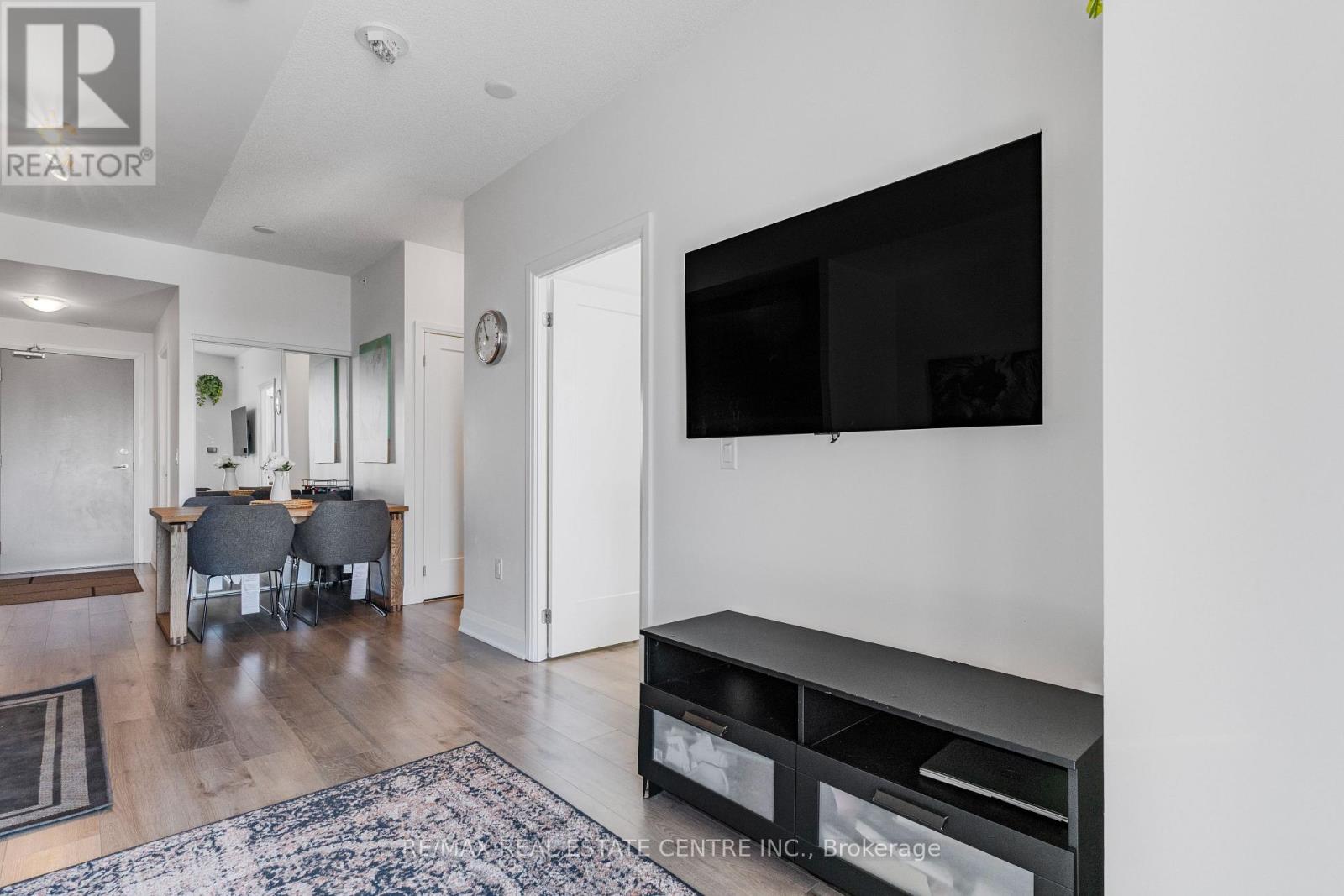 309 - 3220 Sheppard Avenue E Property Photo 33
