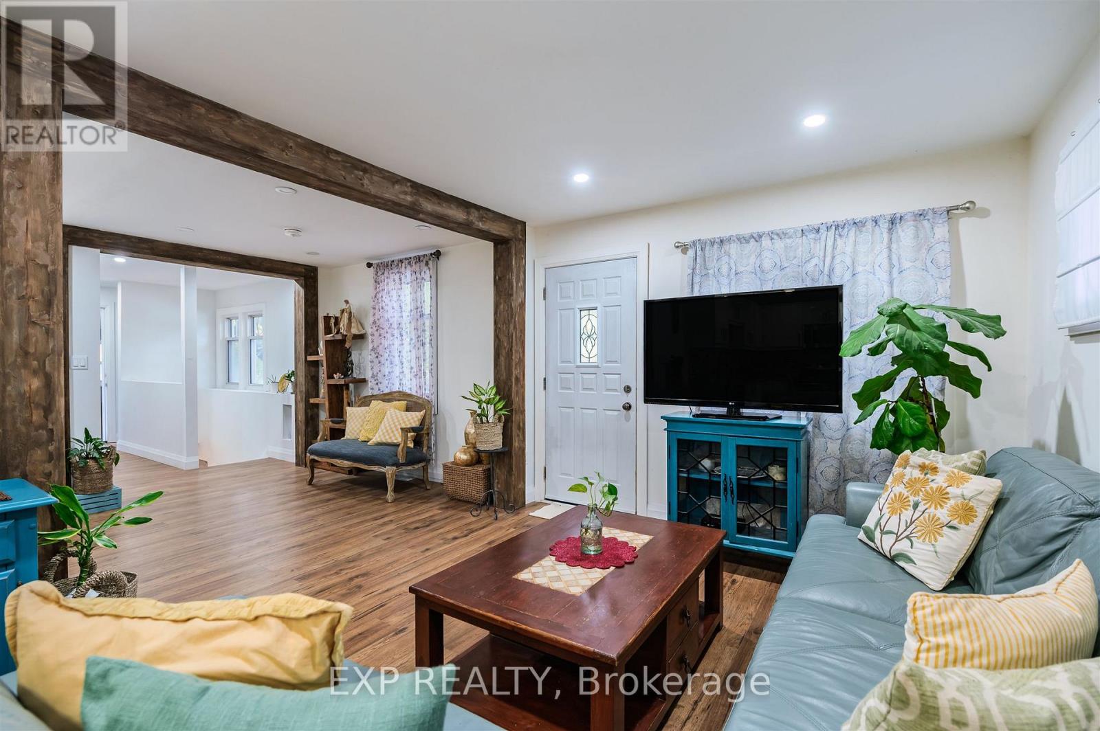 829 Athol Street Property Photo 6