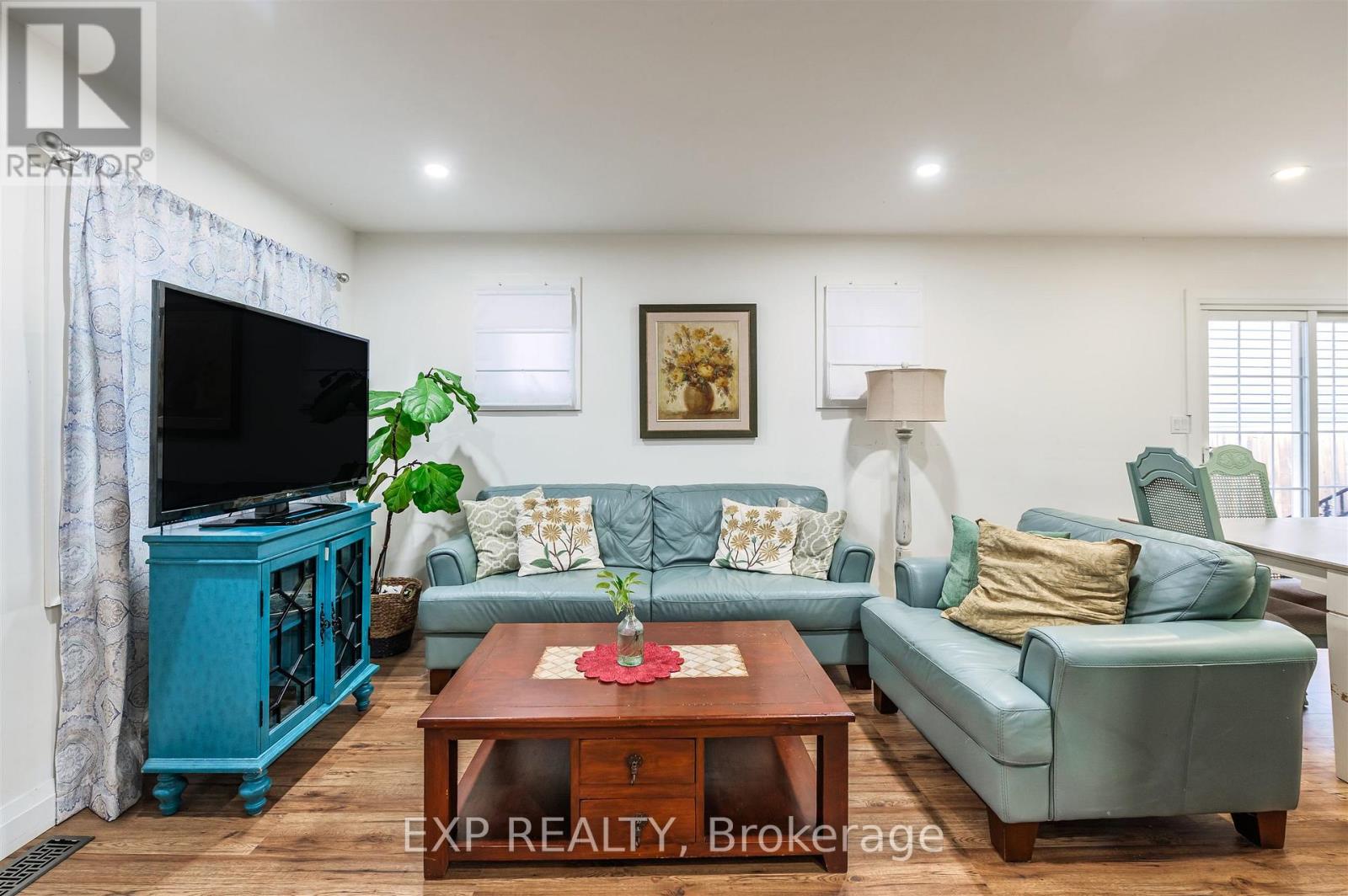829 Athol Street Property Photo 8