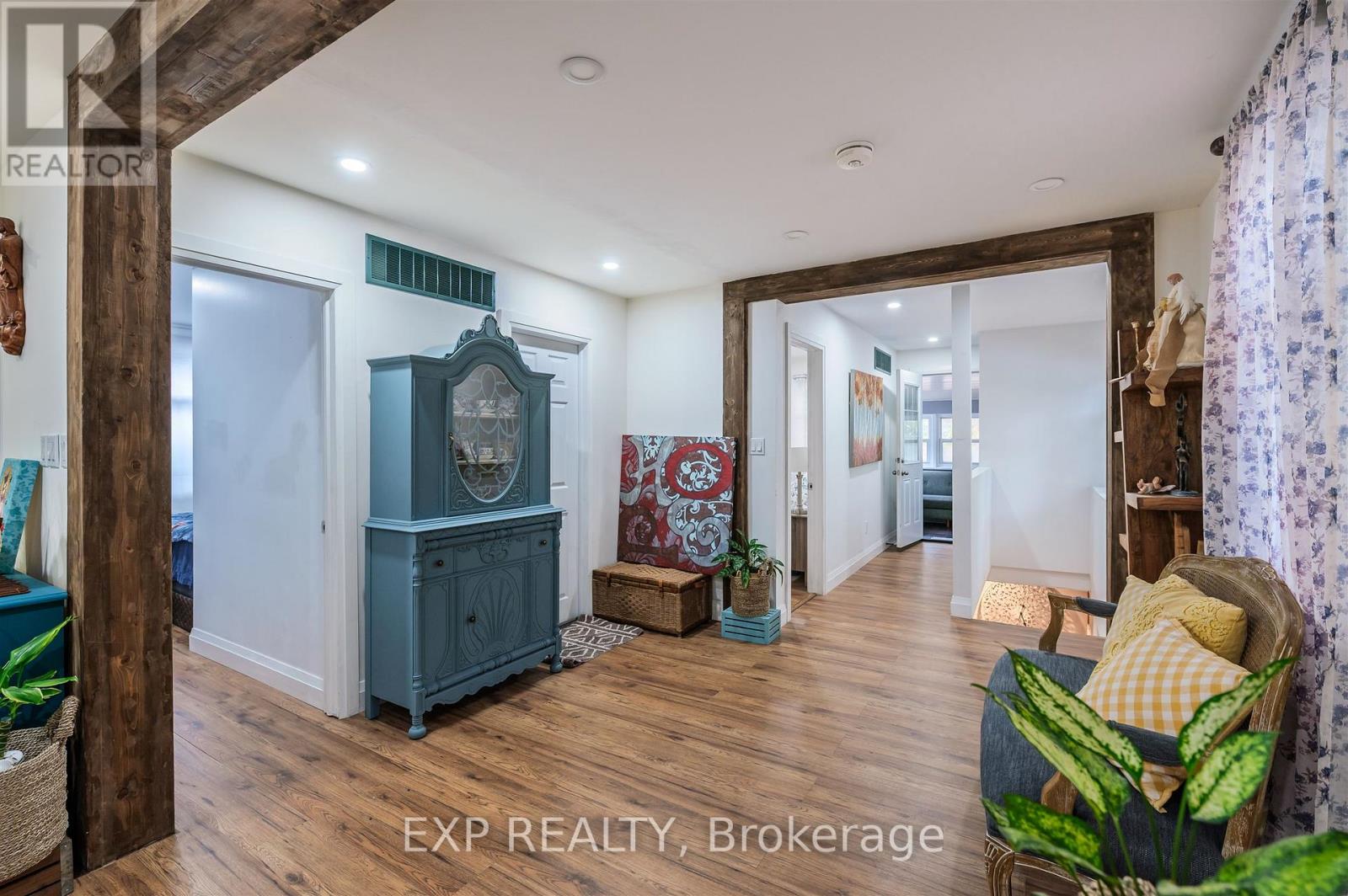 829 Athol Street Property Photo 10