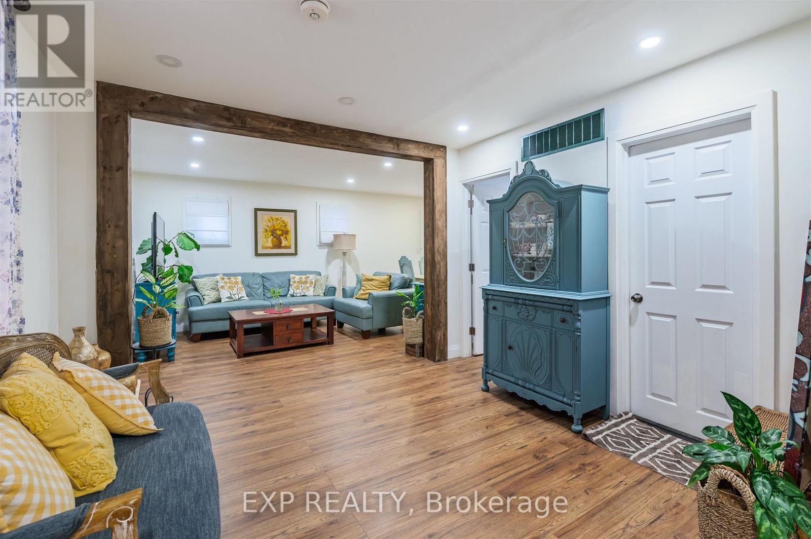 829 Athol Street Property Photo 11