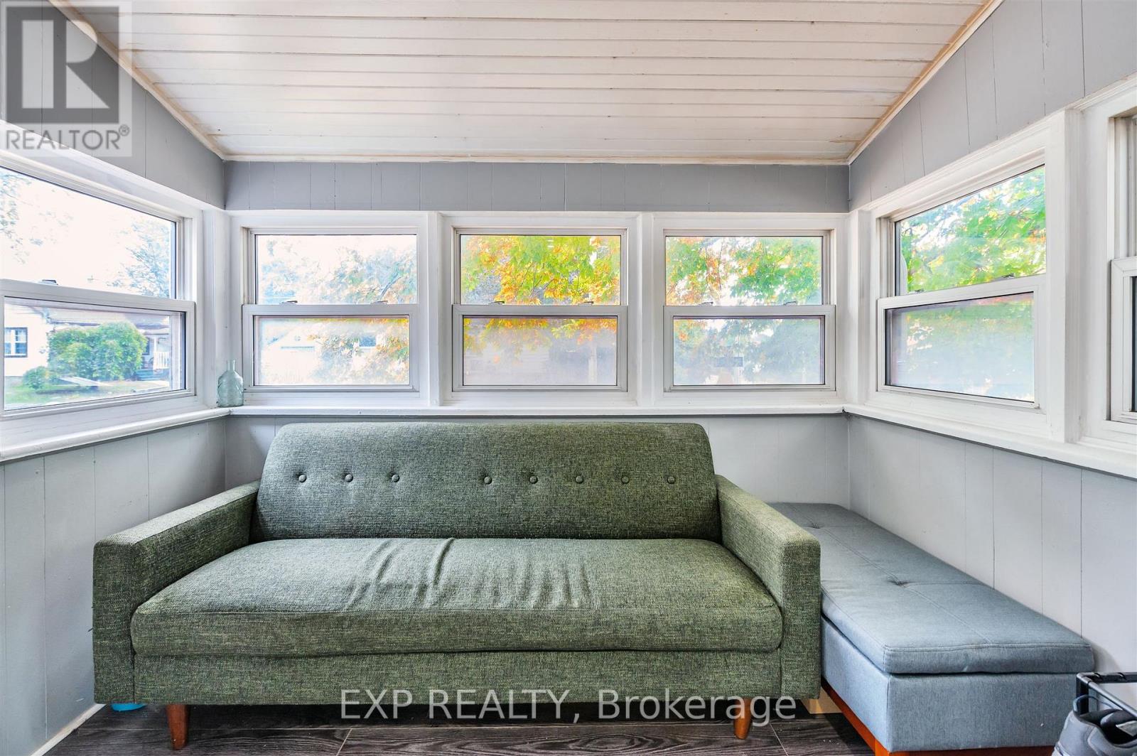 829 Athol Street Property Photo 12