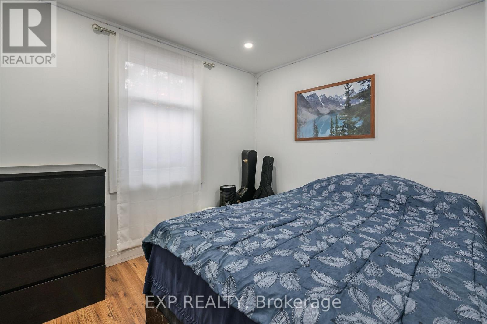 829 Athol Street Property Photo 15