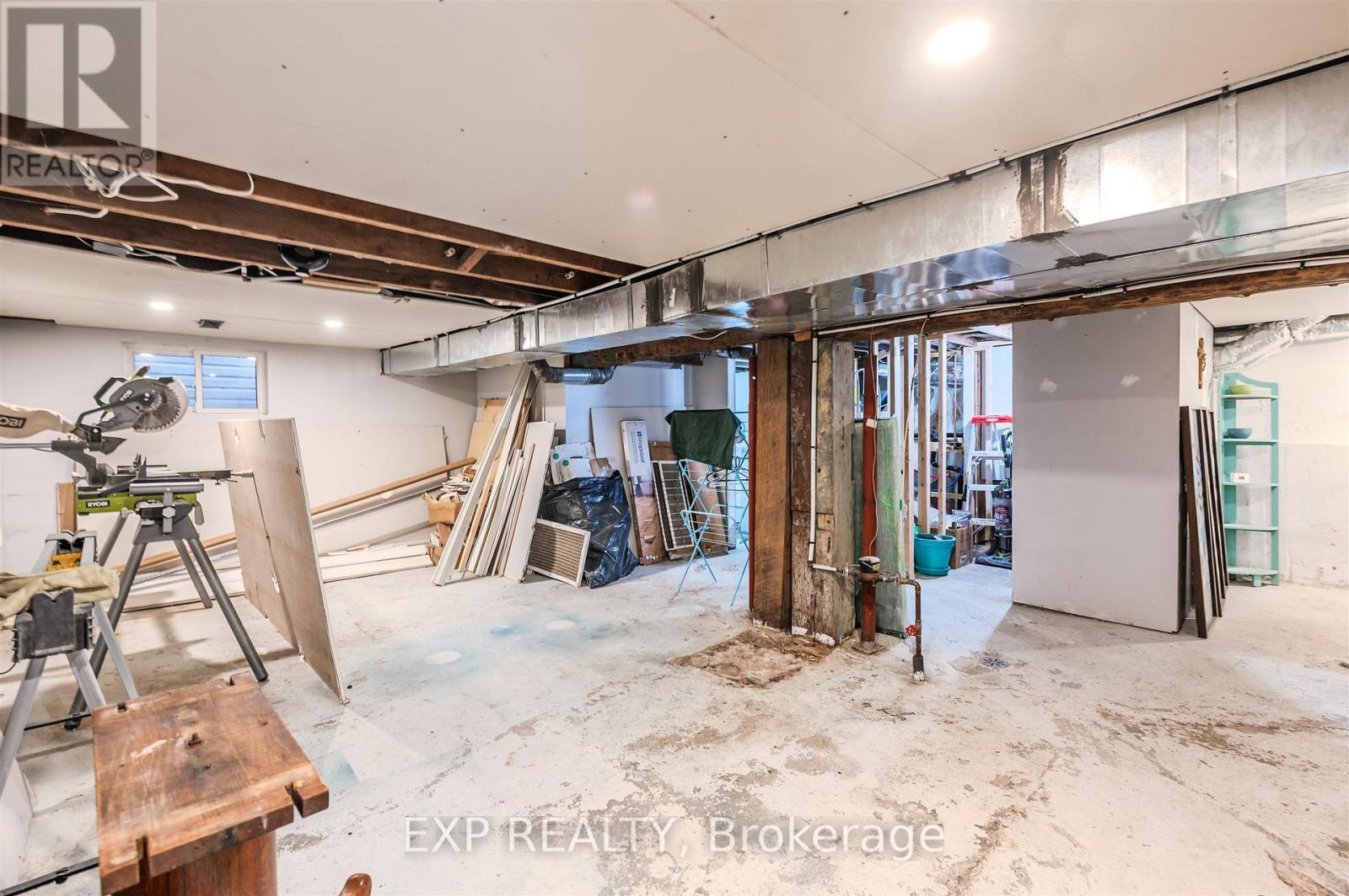 829 Athol Street Property Photo 16