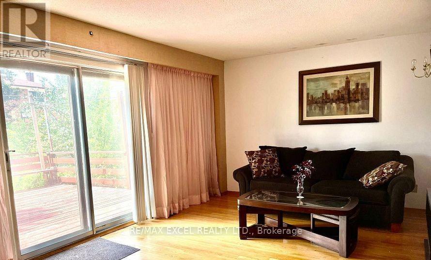 44 Applemore Road W Property Photo 2